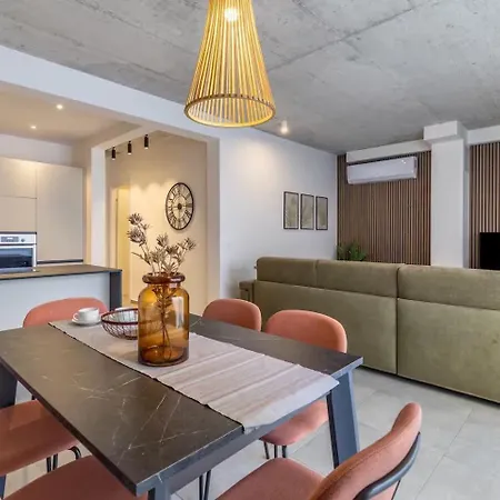 Heated Pool Luxury In St Julians Apartament Pembroke